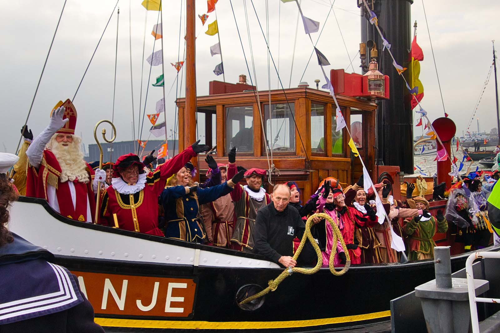 De intocht van Sinterklaas werd ondersteund door Scouting Aleida Schiedam